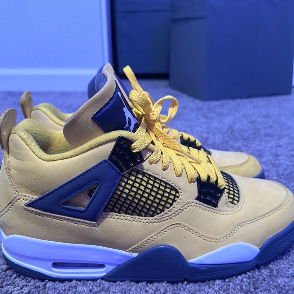 Jordan 4 Lightning